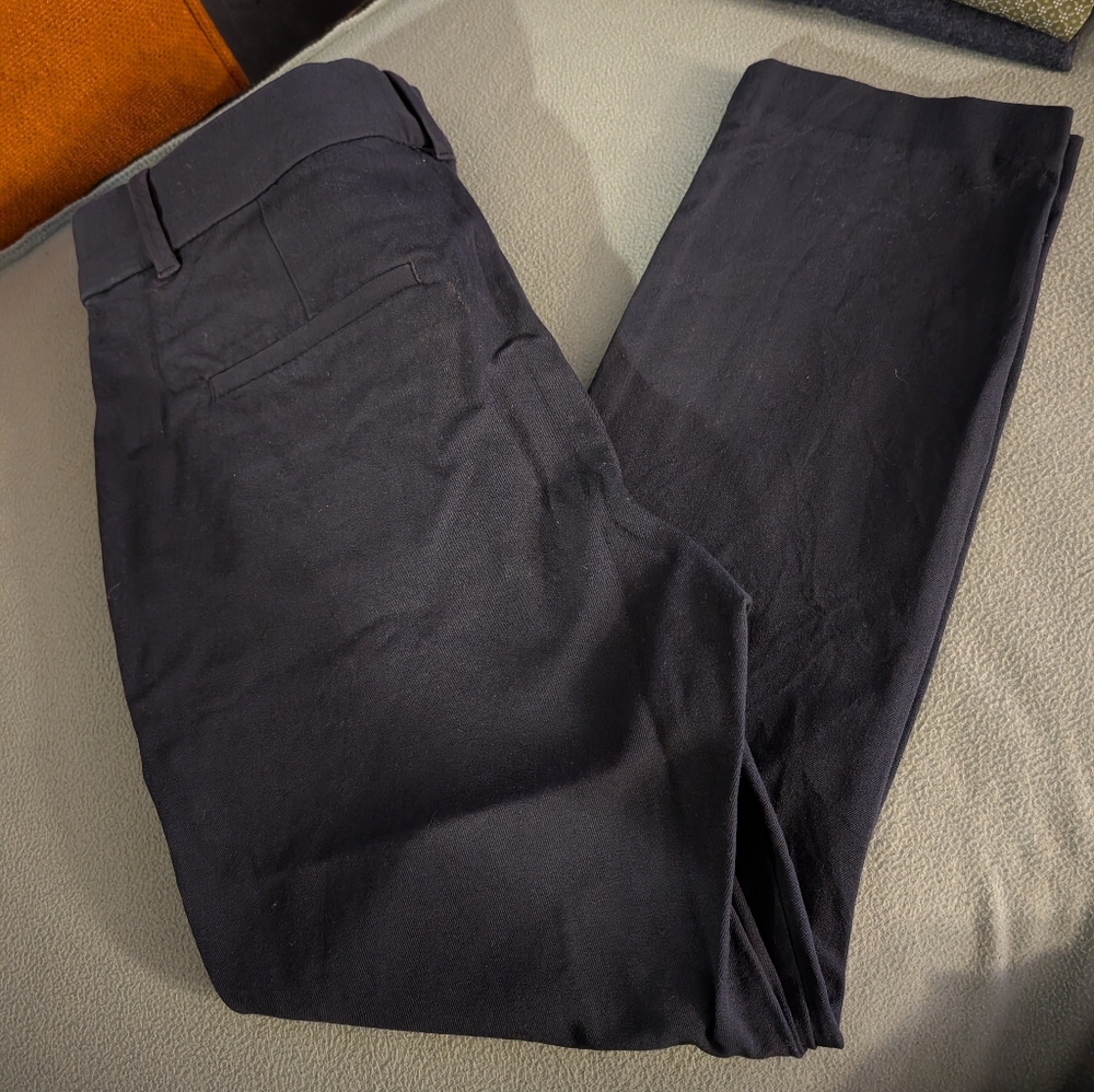 GAP Women’s Cropped Ankle Pants in Navy